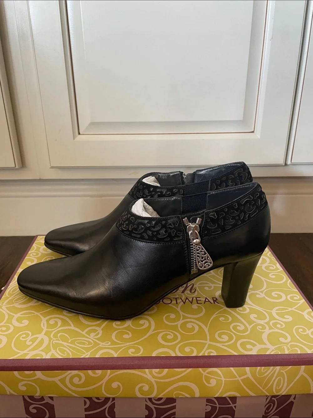NWT BRIGHTON Pointed Leather Ankle Heeled Mules!